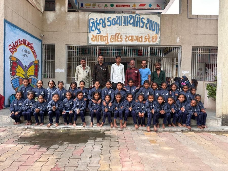 Jacket Distribution, Sihunj and Khesara, Kheda, October 2025