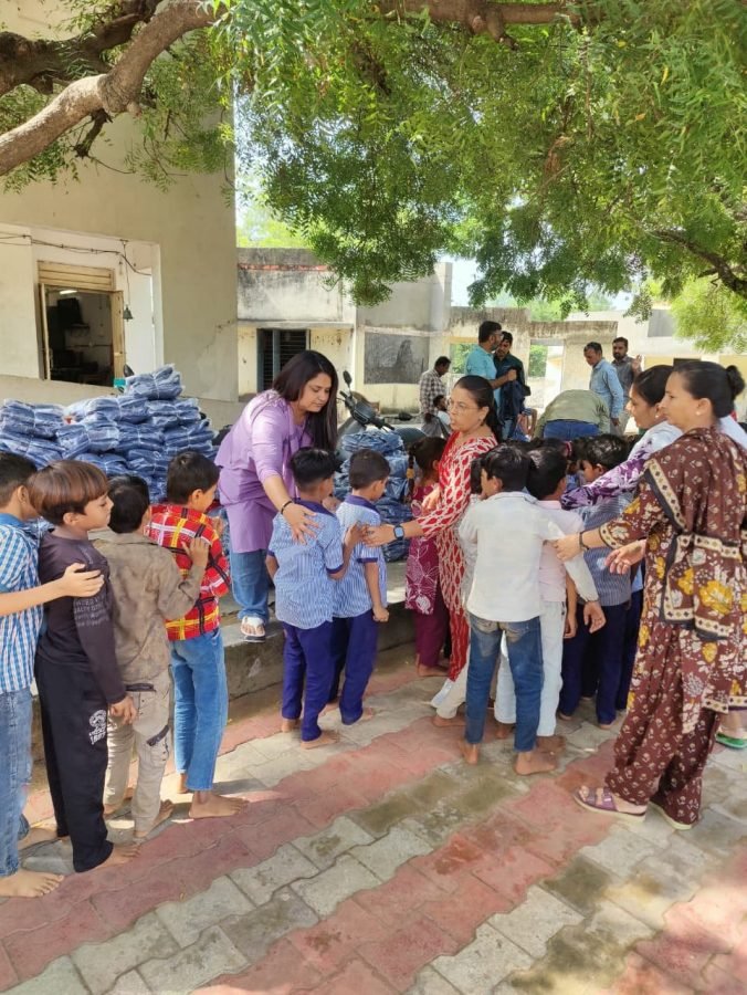 Jacket Distribution, Sihunj and Khesara, Kheda, October 2025