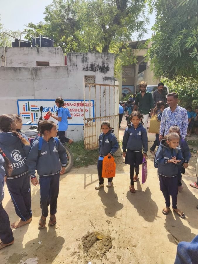 Jacket Distribution, Sihunj and Khesara, Kheda, October 2025