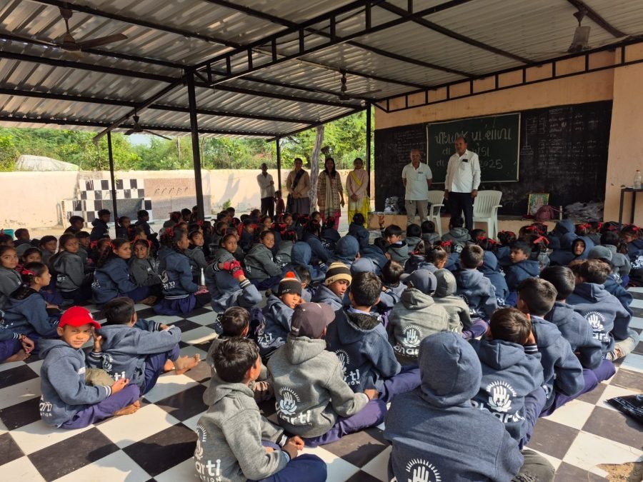 Jacket Distribution, Pinglaj Prathmik School, Mahemdabad, November 2025