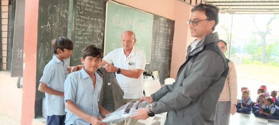 Jacket Distribution, Pinglaj Prathmik School, Mahemdabad, November 2025
