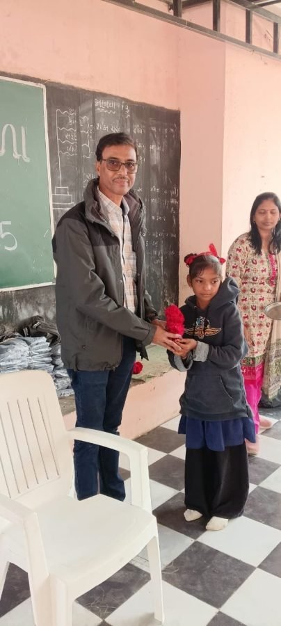 Jacket Distribution, Pinglaj Prathmik School, Mahemdabad, November 2025