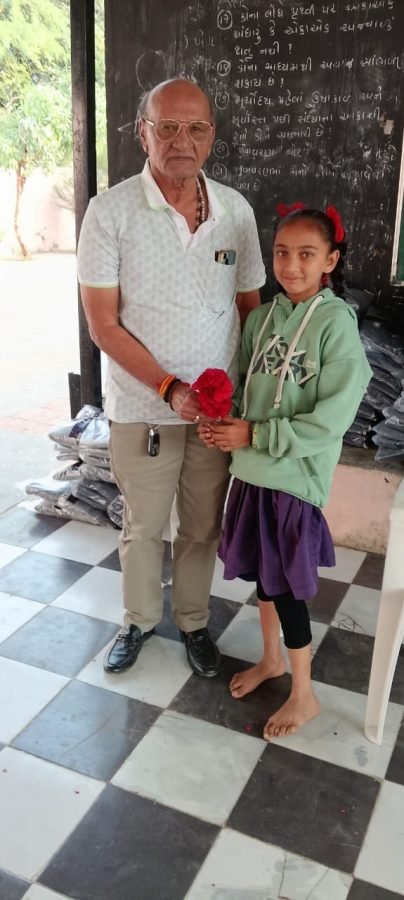 Jacket Distribution, Pinglaj Prathmik School, Mahemdabad, November 2025