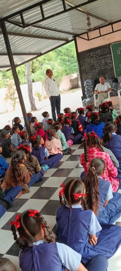 Jacket Distribution, Pinglaj Prathmik School, Mahemdabad, November 2025