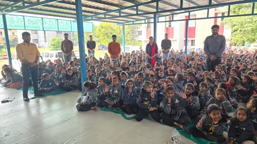 Jacket Distribution, PM Shri Mahemdabad Kanya School and Gadva Prathmik School, November 2025