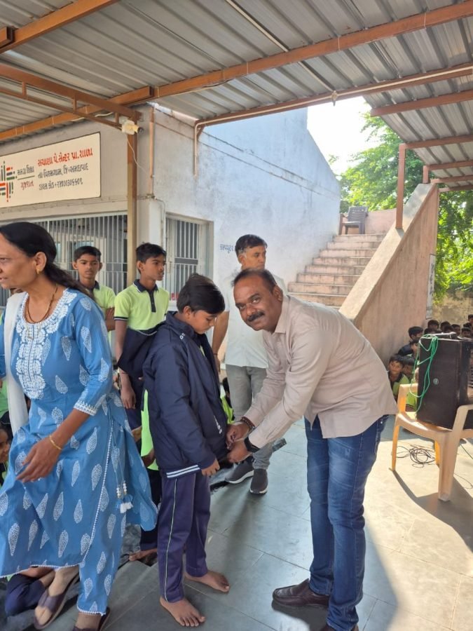 Jacket Distribution, Shri Sachana Pay Center School, November 2025
