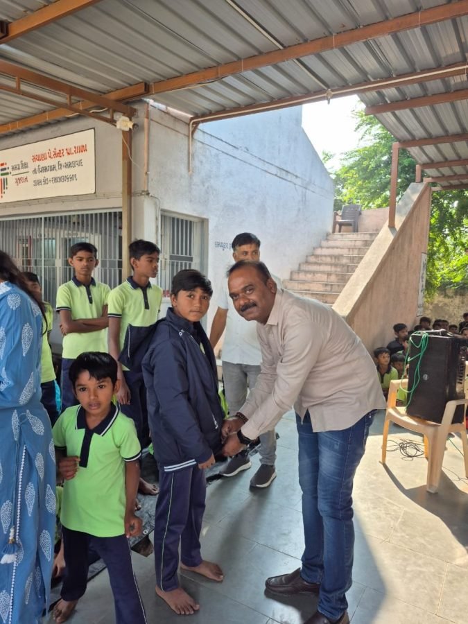 Jacket Distribution, Shri Sachana Pay Center School, November 2025