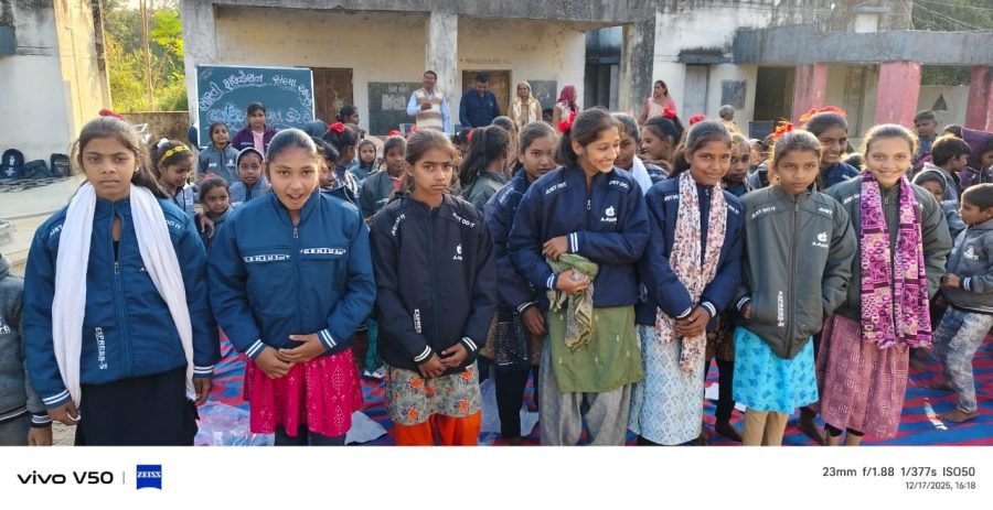 Jacket Distribution, Ranchhava Main Prathmik School, Dhanpur, December 2025