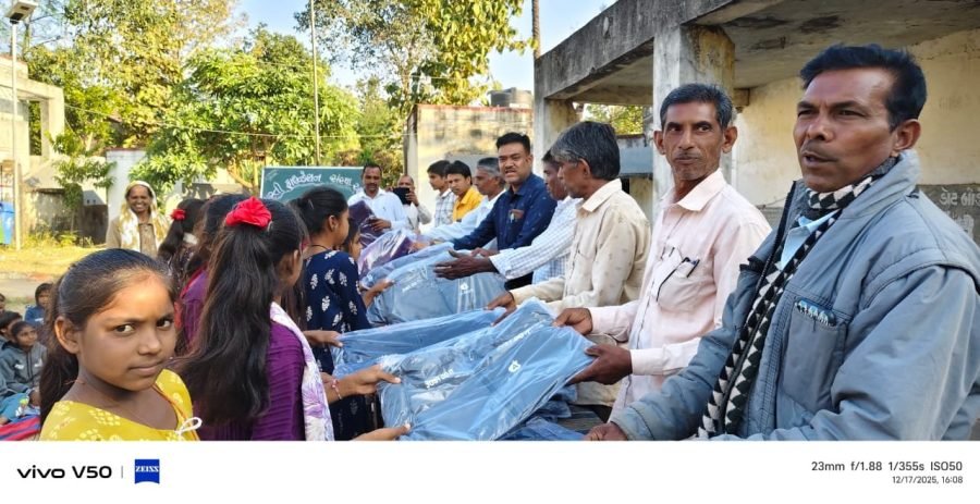 Jacket Distribution, Ranchhava Main Prathmik School, Dhanpur, December 2025