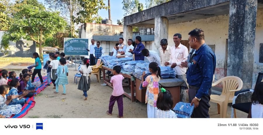 Jacket Distribution, Ranchhava Main Prathmik School, Dhanpur, December 2025