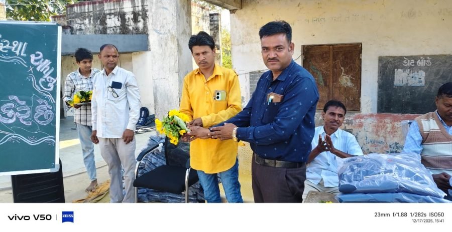 Jacket Distribution, Ranchhava Main Prathmik School, Dhanpur, December 2025