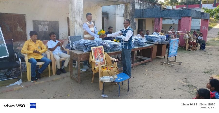 Jacket Distribution, Ranchhava Main Prathmik School, Dhanpur, December 2025