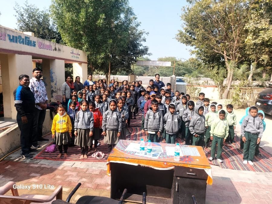 Jacket Distribution, Jaspura Prathmik School, Detroj, January 2026